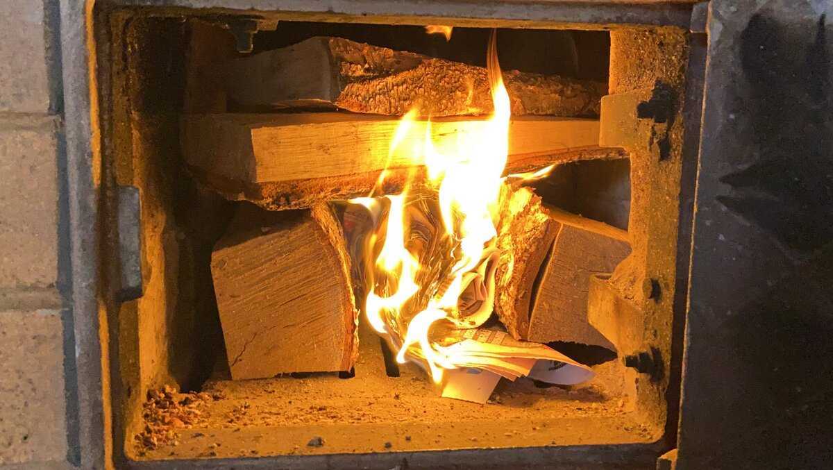Как правильно топить печь дровами, чтобы было тепло?